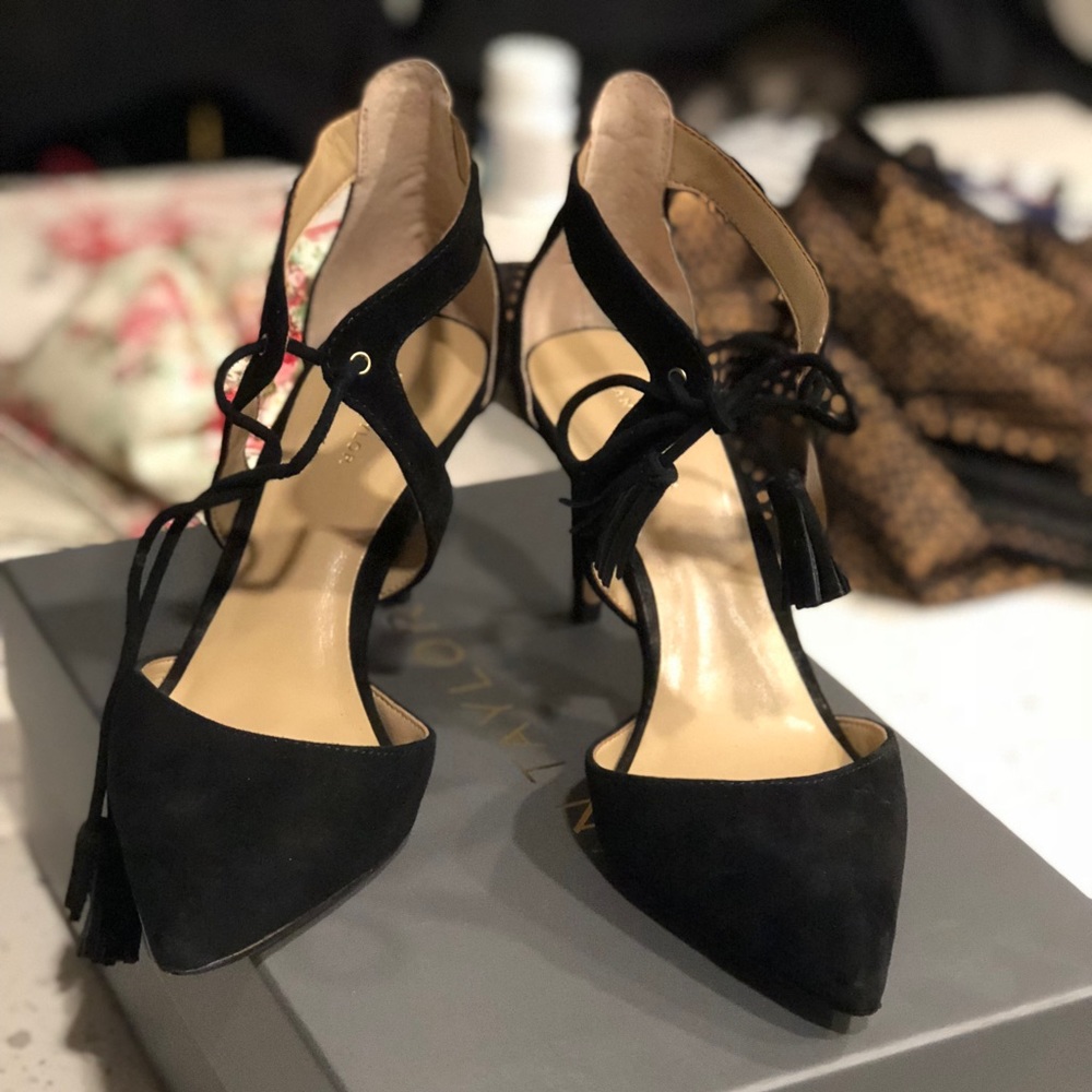 Ann Taylor Leather Pumps with tassel details